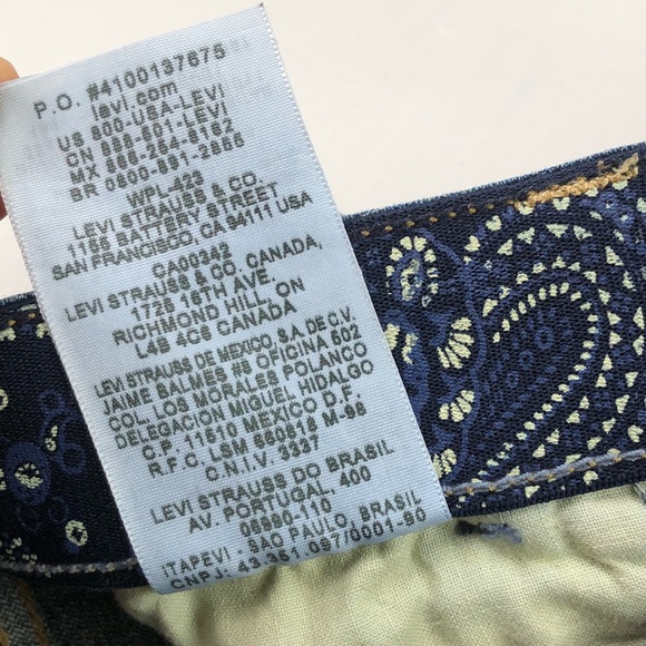 Levi’s Dolce Rinse Dark Denim Shorts - Picture 6 of 8